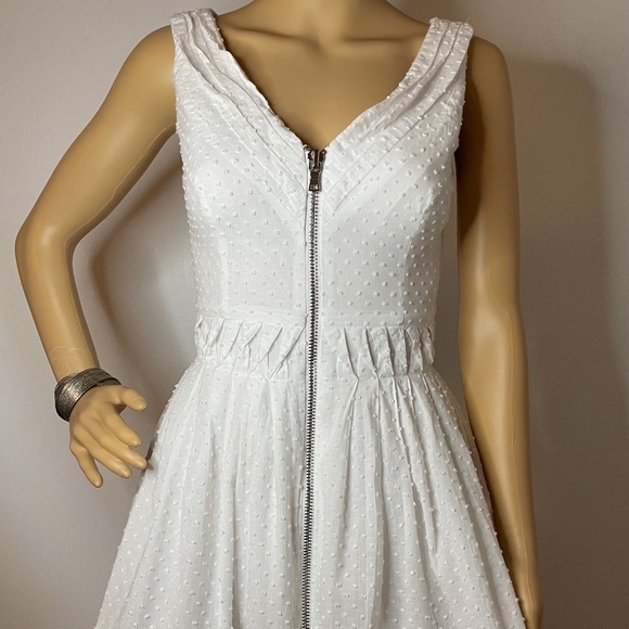 Kate Moss Topshop Dresses & Skirts - ❌ SOLD! Topshop white zipper up skater dress